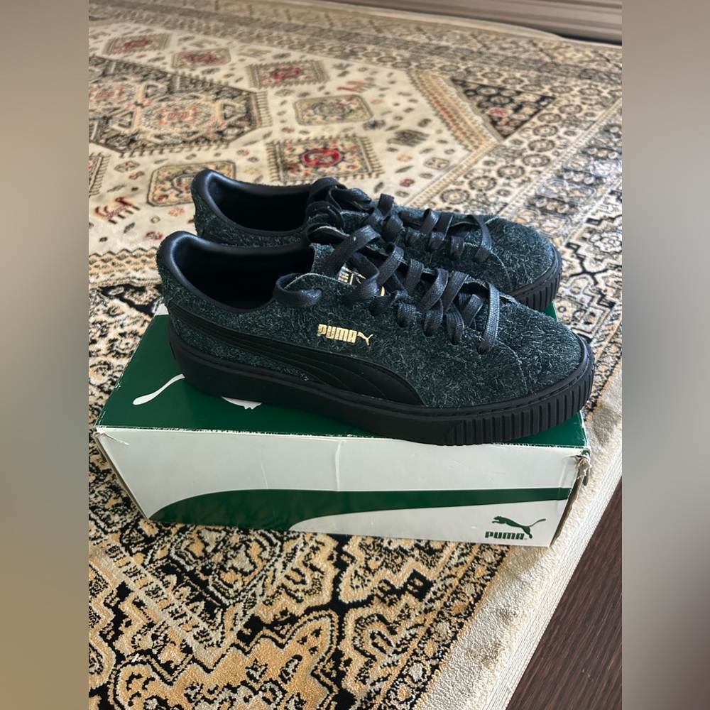 Brand New In Box Never Worn Women’s Puma Suede Platform Elemental Size 8